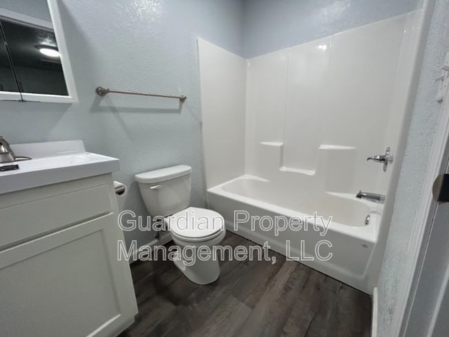 Building Photo - 123.5 N Main St