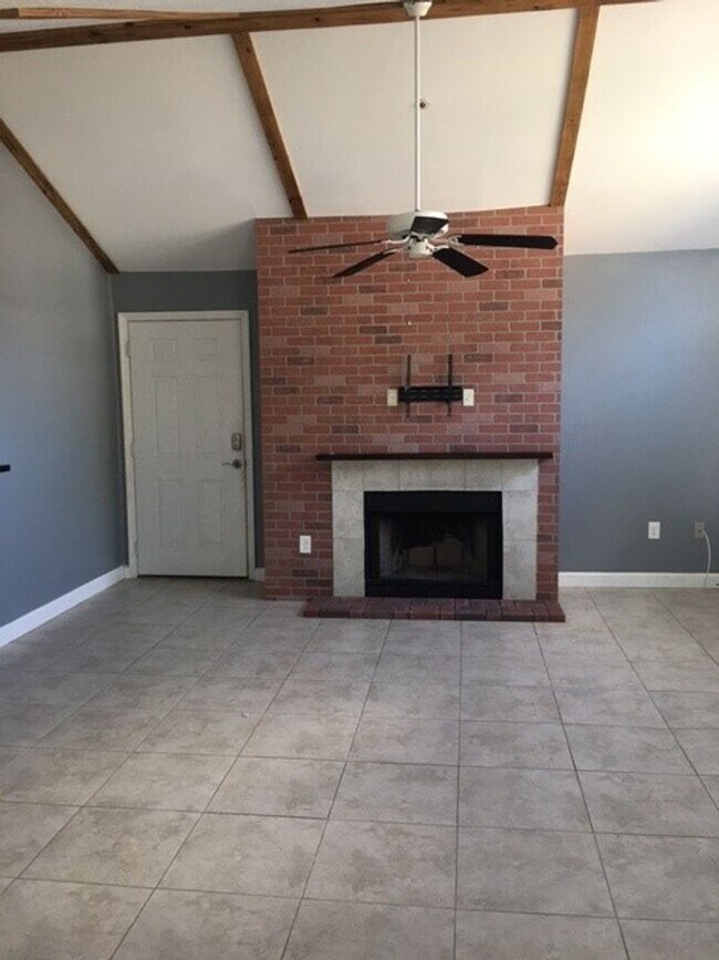 Building Photo - Fabulous 3-bedroom, 2-bath condo in Altamo...