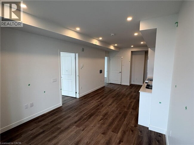 Building Photo - 461 Green Rd