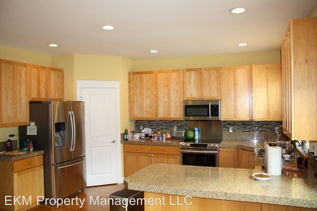 Building Photo - 3 br, 2.5 bath House - 18413 SE 44th Lane