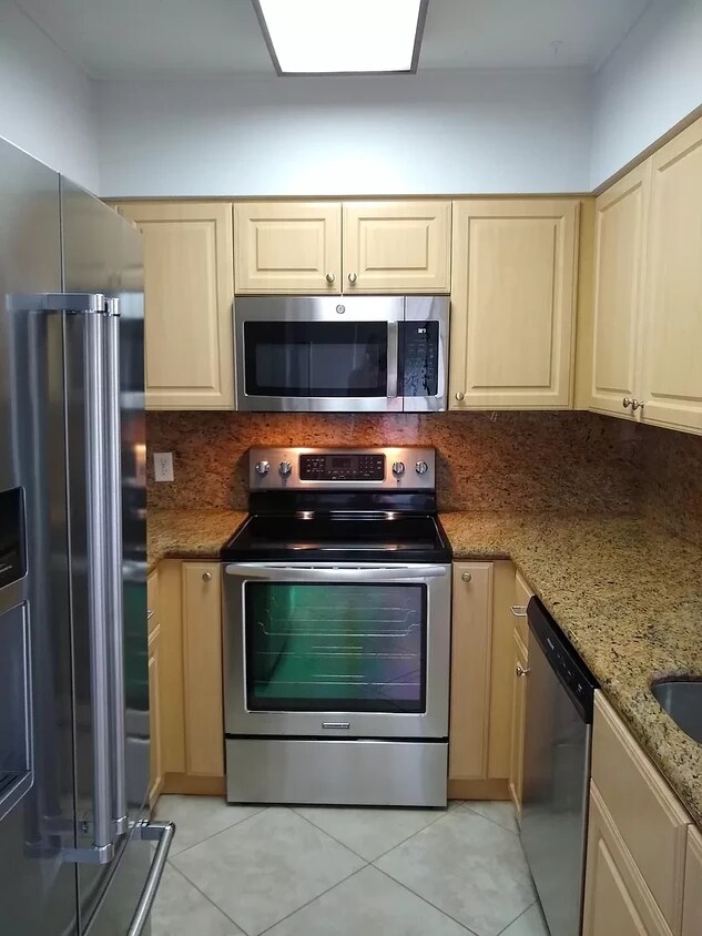 granite/ss appliances - 3129 SE Indian St