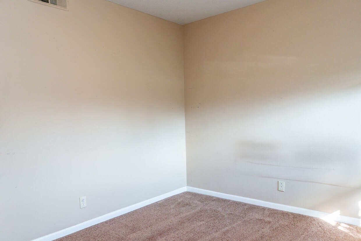 Primary Photo - 3 bed | 2 bath home in desirable area