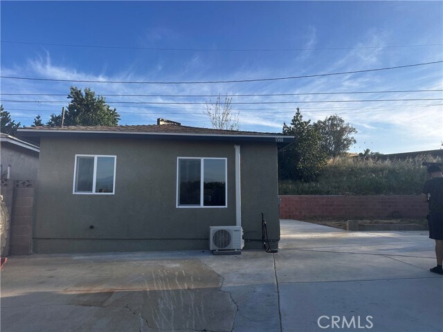 Foto del edificio - 1564 W Phillips Blvd