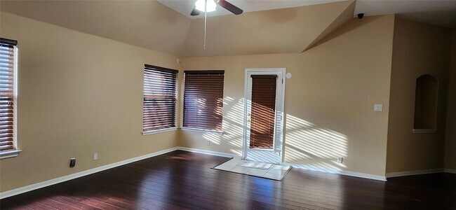 Foto del edificio - 1124 Springbrook Rd