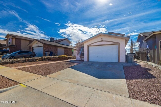 Foto del edificio - 12110 St Romeo Ave