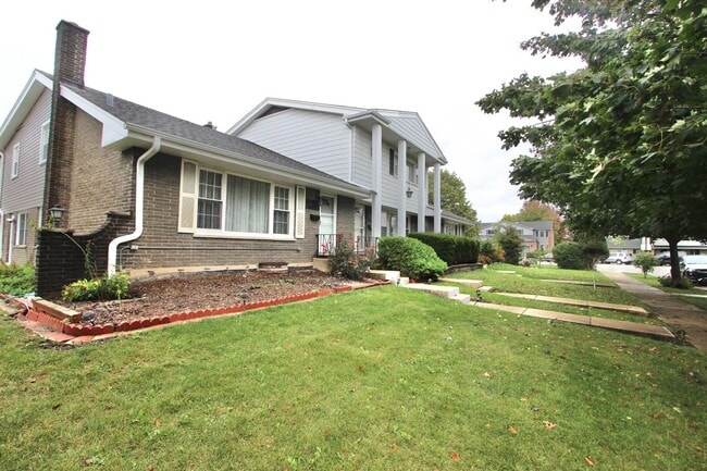 Building Photo - 7108 W Niles Ave