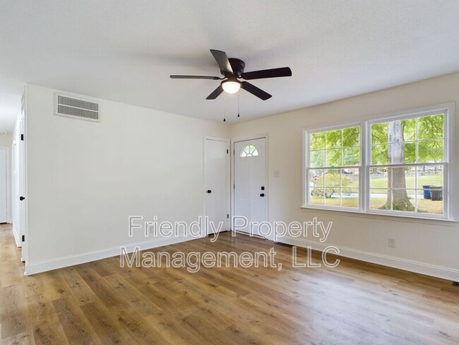 Foto del edificio - 4136 Kingsland Cir