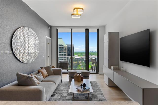 Foto principal - 2678 Tigertail Ave