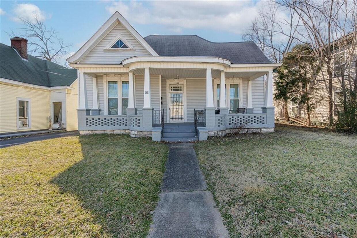 Foto principal - 809 Broadway Ave