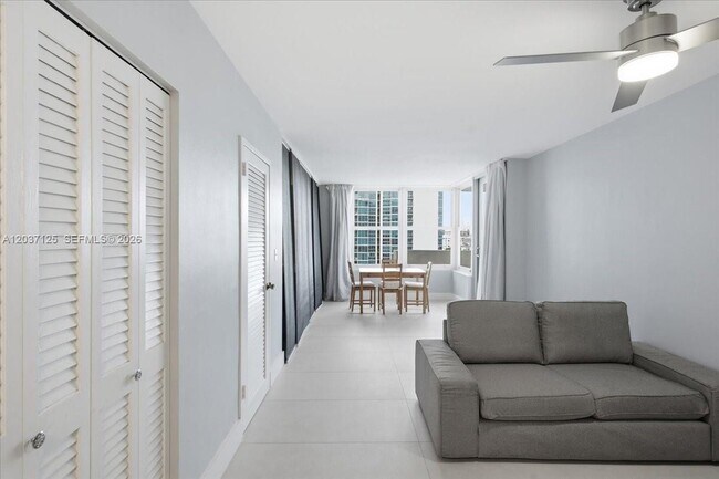 Foto del edificio - 2899 Collins Ave