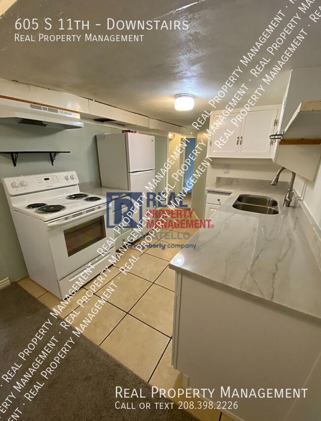 Building Photo - 605 S 11th-Downstairs
