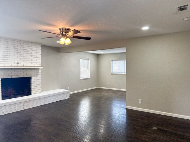 4 Bedroom / 2 Bath / 1 Car Garage - 4 Bedroom / 2 Bath / 1 Car Garage House