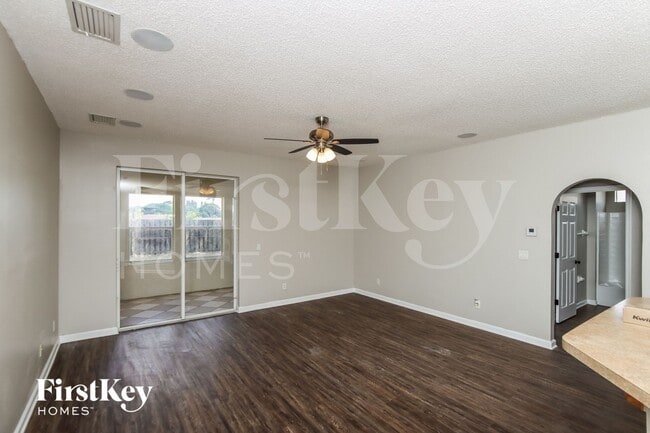 Foto del edificio - 1133 Serenade St NW