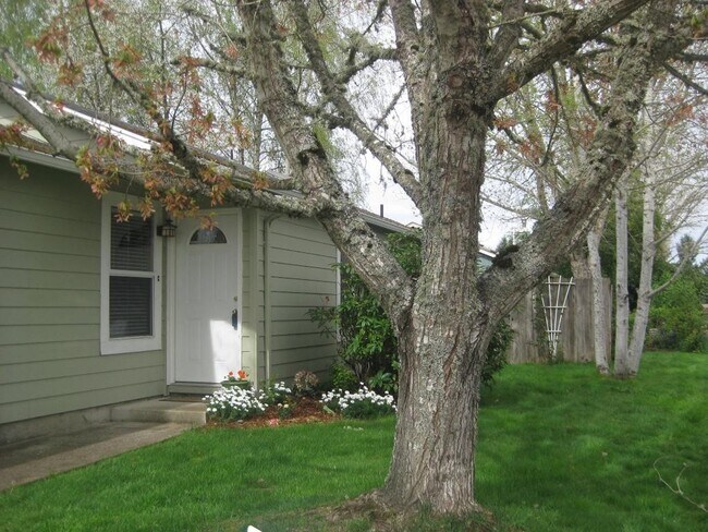Foto del edificio - Three Bedroom Single Family Home Available...