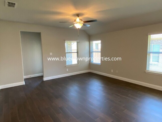 Foto del edificio - 1132 Red Hawk Ln