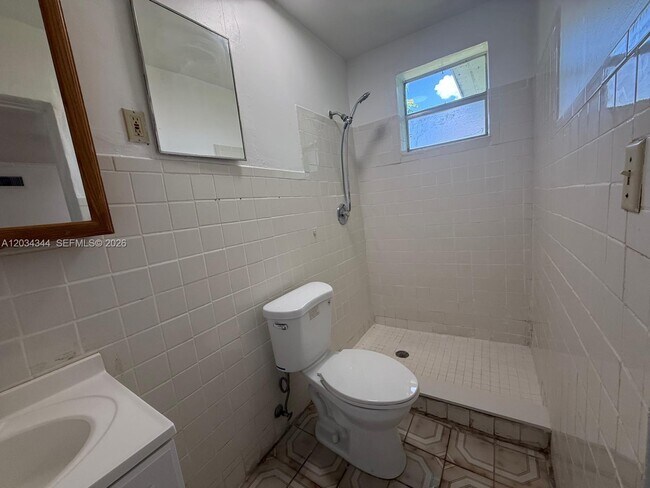 Foto del edificio - 120 NE 7th St