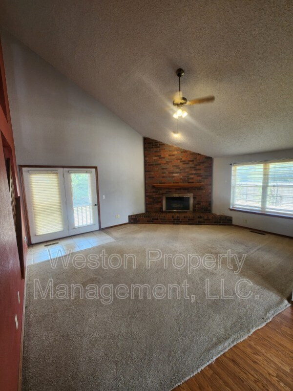 Building Photo - 3220 Duvall Dr