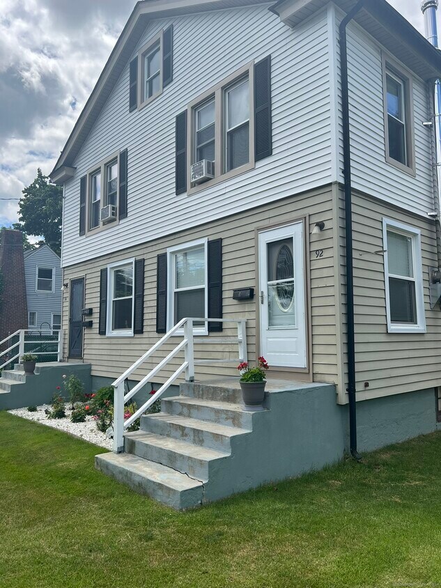 92 Tomlinson Ave, Plainville, CT 06062 Room for Rent in Plainville, CT