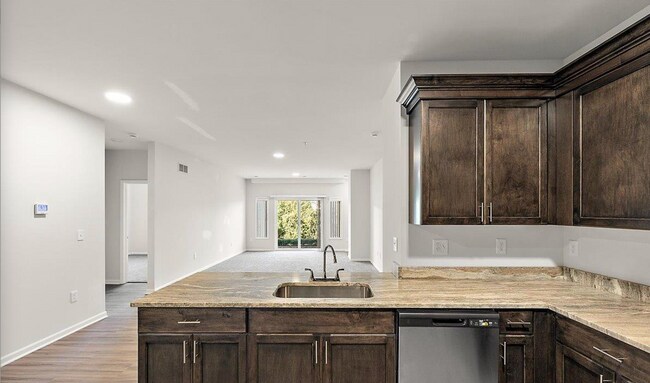 Foto del edificio - 8280 Heywood Cir