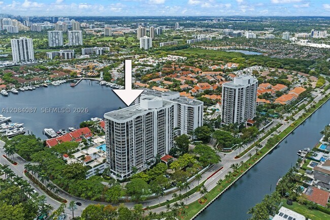 Foto del edificio - 3610 Yacht Club Dr