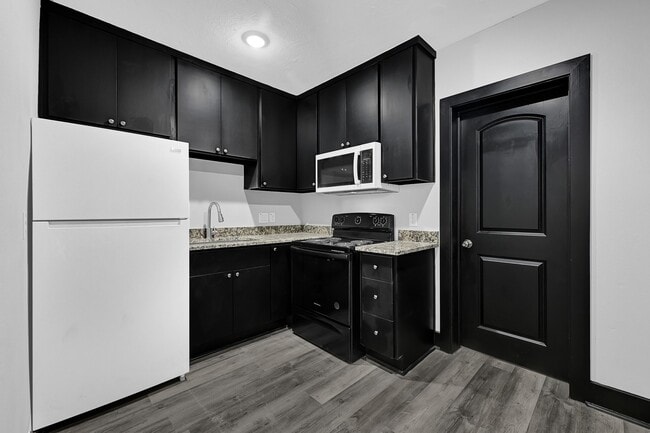 Building Photo - 1313 10th St