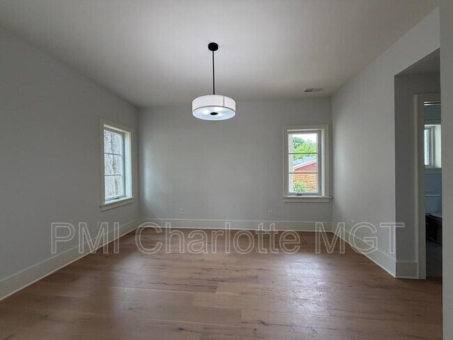 Foto del edificio - 432 Dover Ave