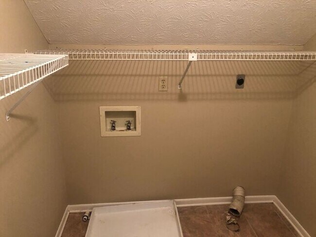 Foto del edificio - Charming 4-Bedroom Cape Cod Home in Knoxville