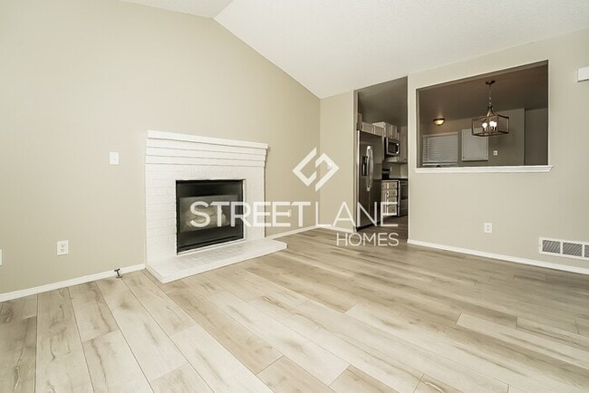 Building Photo - Charming 3 Bedroom in Brighton!