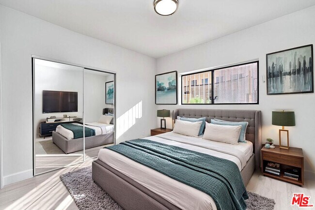 Foto del edificio - 536 N Oxford Ave