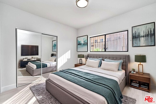 Foto del edificio - 536 N Oxford Ave