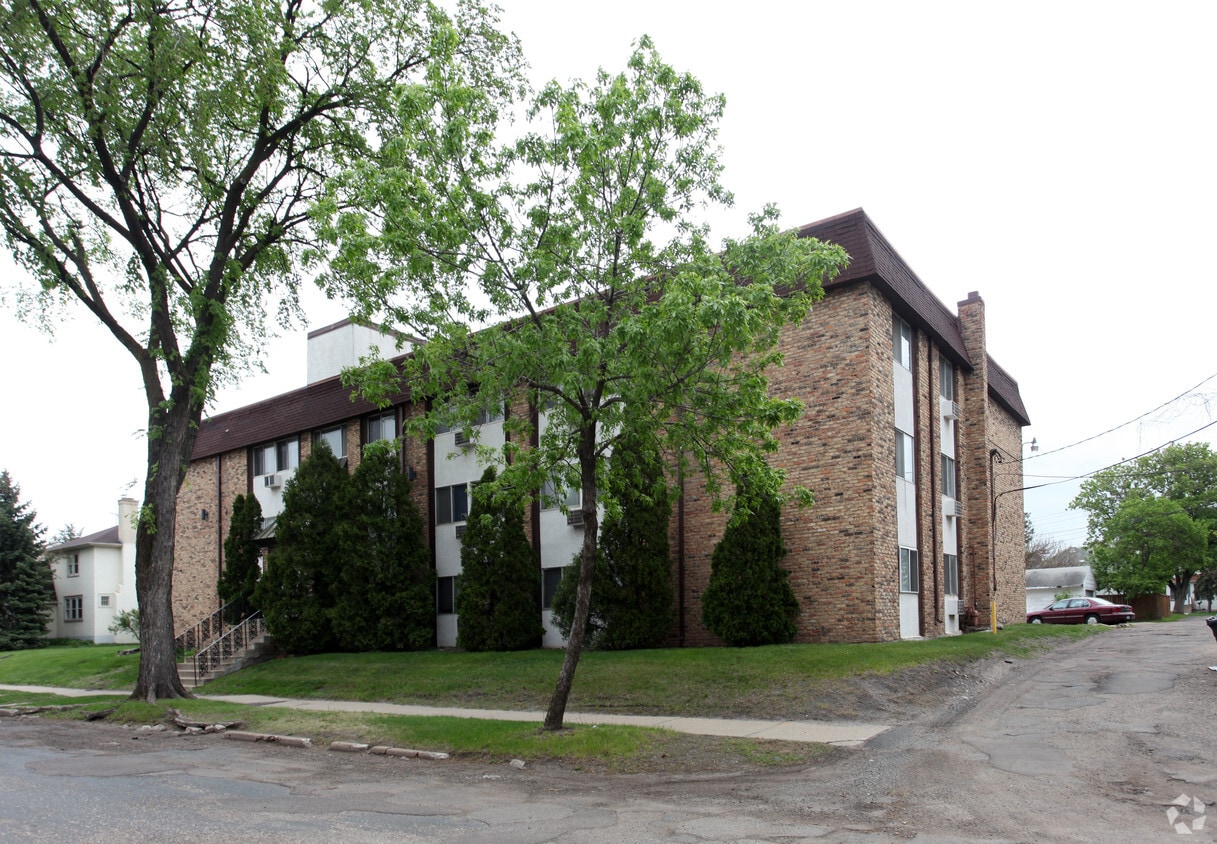 Garfield Rentals in Minneapolis at 319 Garfield Ave NE Minneapolis, MN