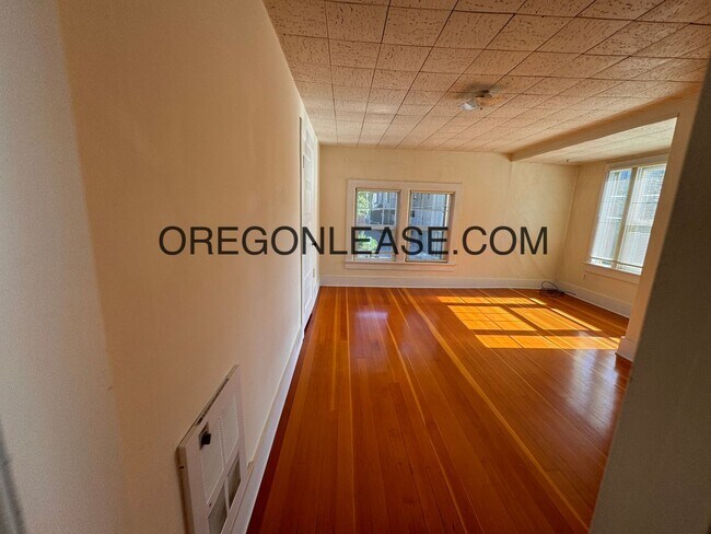 Foto del edificio - Campus area second floor studio apartment