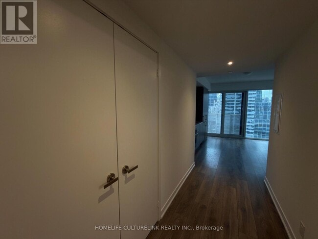 Building Photo - 100 Harbour St