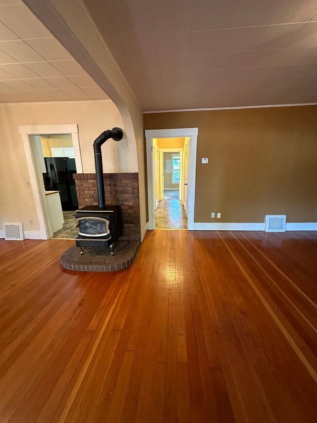 Building Photo - Charming 3 bed 2 bath home in Rexburg, close to campus!