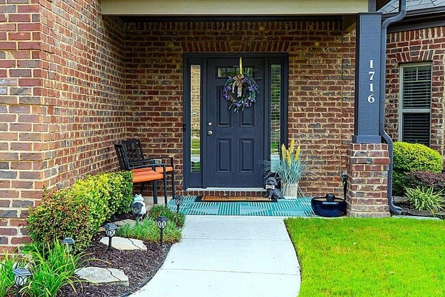 Foto del edificio - 1716 Indian Woods Rd