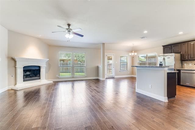 Foto del edificio - 495 Chandler Ct