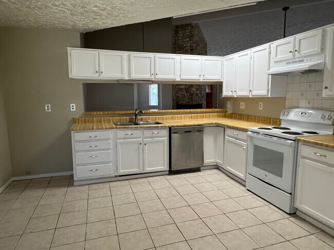 Foto del edificio - 15951 Manfield Dr