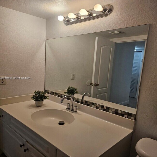 Foto del edificio - 4810 NW 79th Ave