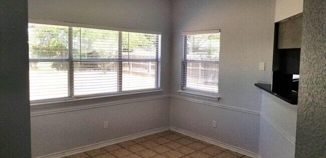 Foto del edificio - 4712 Oxford Dr