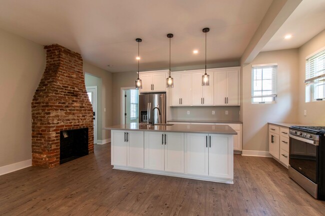 Building Photo - Downtown Milford Year Round Rental - Unfur...