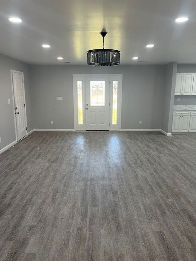 Building Photo - 7381 Getwell Rd