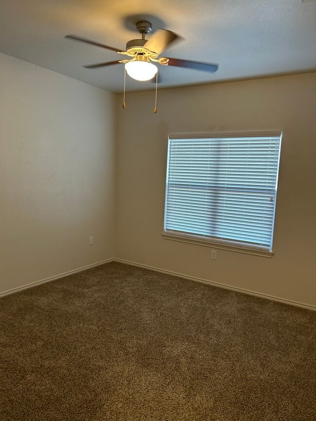 Foto del edificio - 9603 Iola Ave