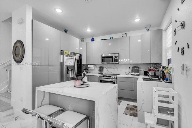 Building Photo - 3327 W 106th Terrace