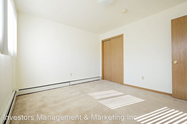 Building Photo - 620 6th Ave SW