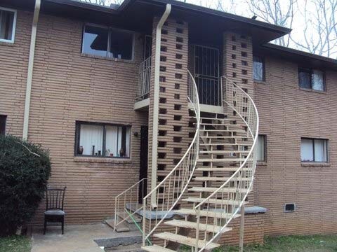 Building Photo - Villa Estate