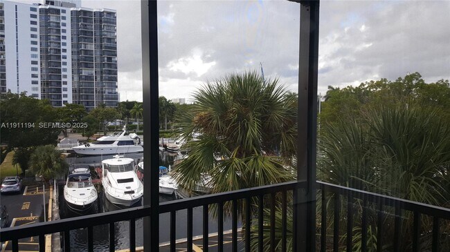 Foto del edificio - 3401 N Country Club Dr