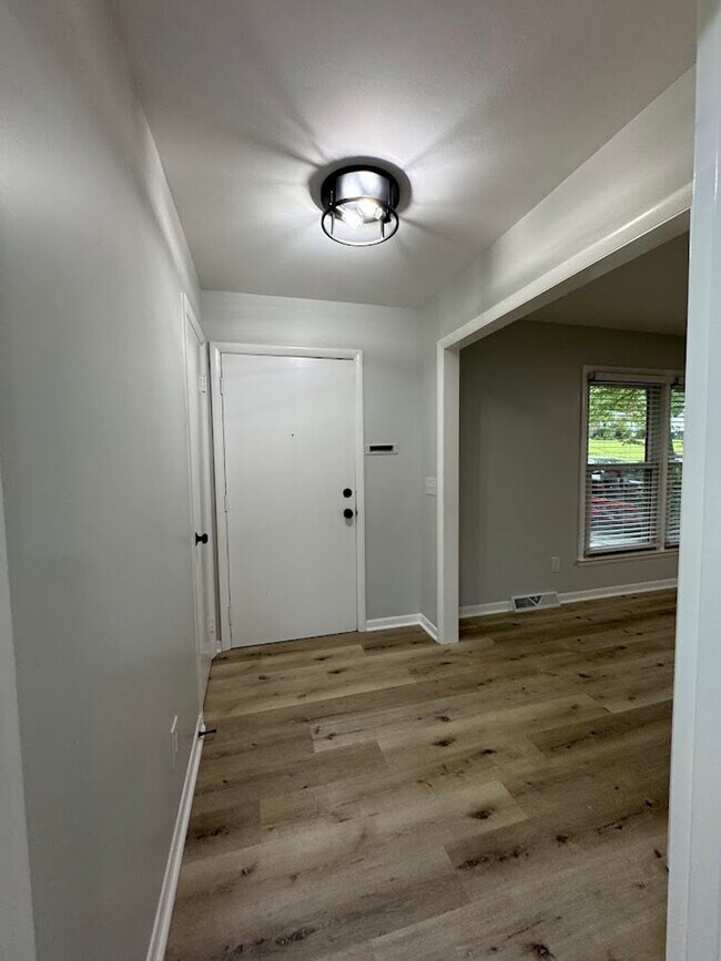Foto del edificio - 2205 Hathaway Dr