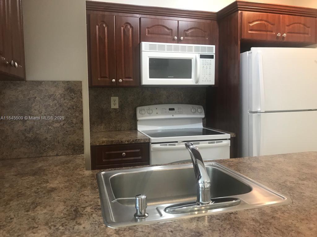 Foto principal - 6740 NW 175th Ln