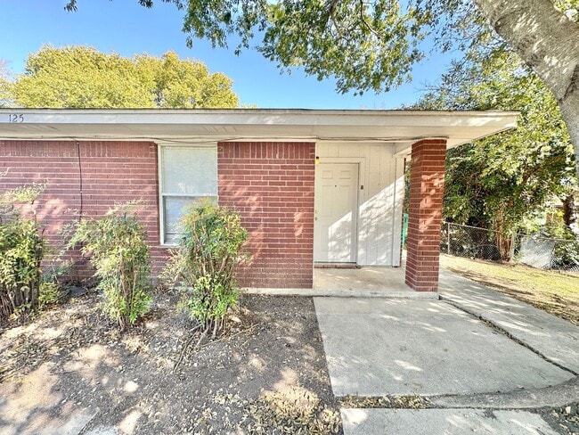 Building Photo - 125 E Valley Rd