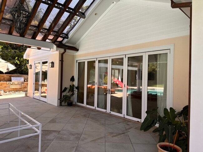 Foto del edificio - 510 Meadow Grove St